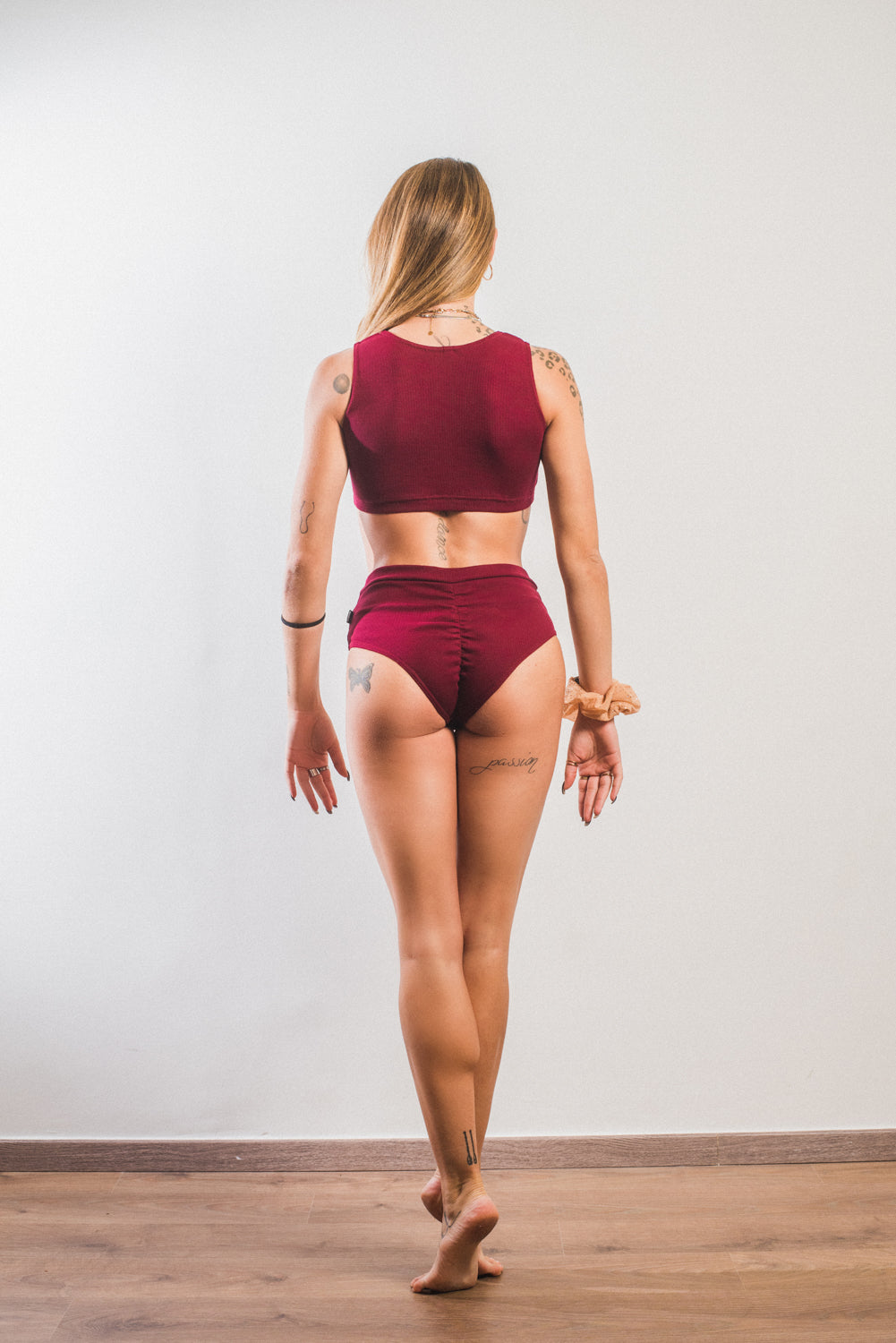 Ribbed burgundy pole top